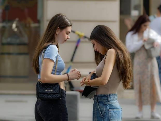 아얄라몰 1층 환전소.